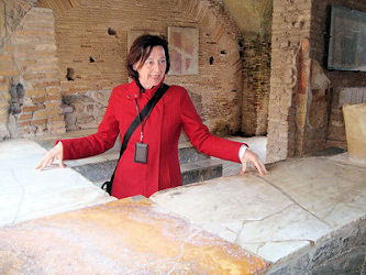 Ilaria Inside the Termopolium